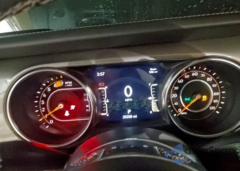 2023 Jeep Wrangler Sahara z USA, uszkodzony, nr VIN 1C4HJXEG0PW618005